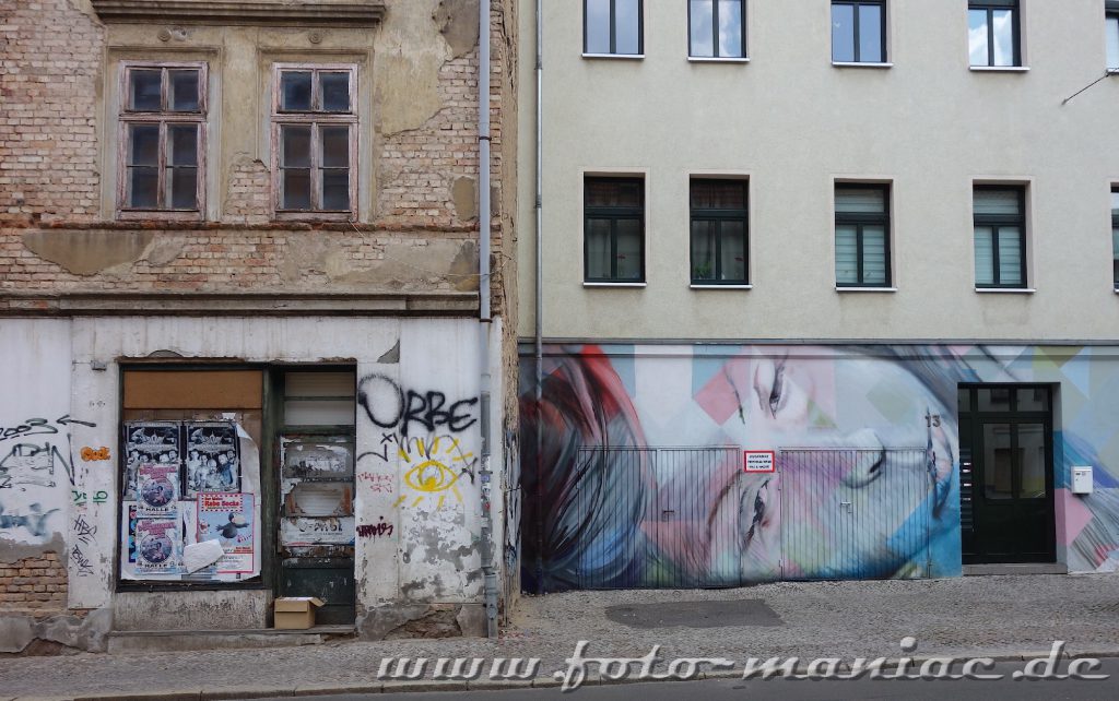 Graffiti zeigt ein Gesicht auf einer Fassade