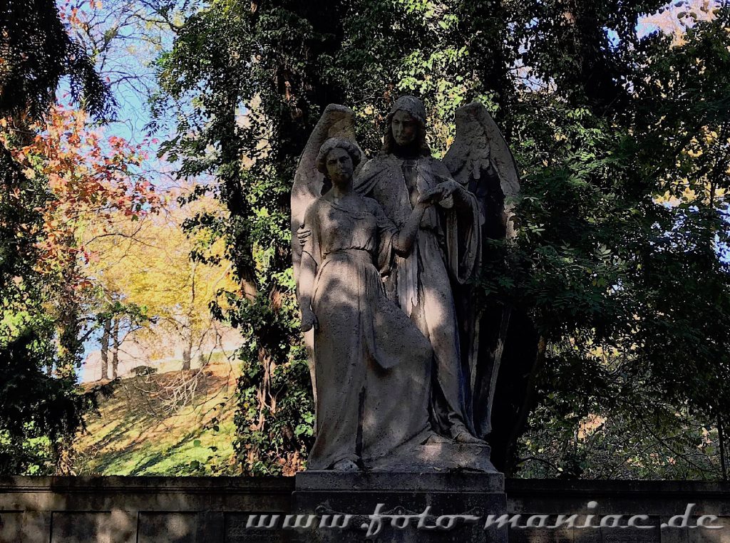 Zwei Engel trauern auf dem Südfriedhof in Leipzig