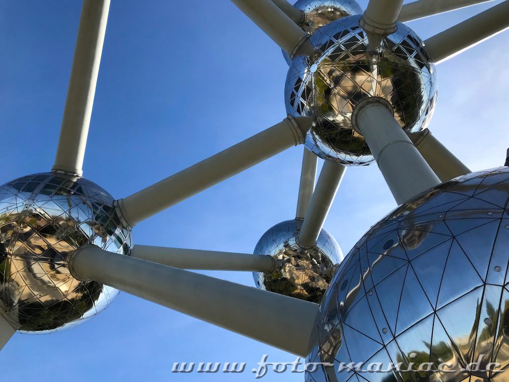 2020.04.28._Die silbernen Kugeln des Atomium in Brüssel