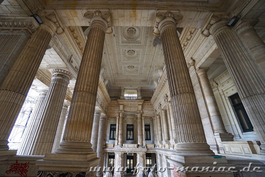 Säulen in Halle im Justizpalast Brüssel