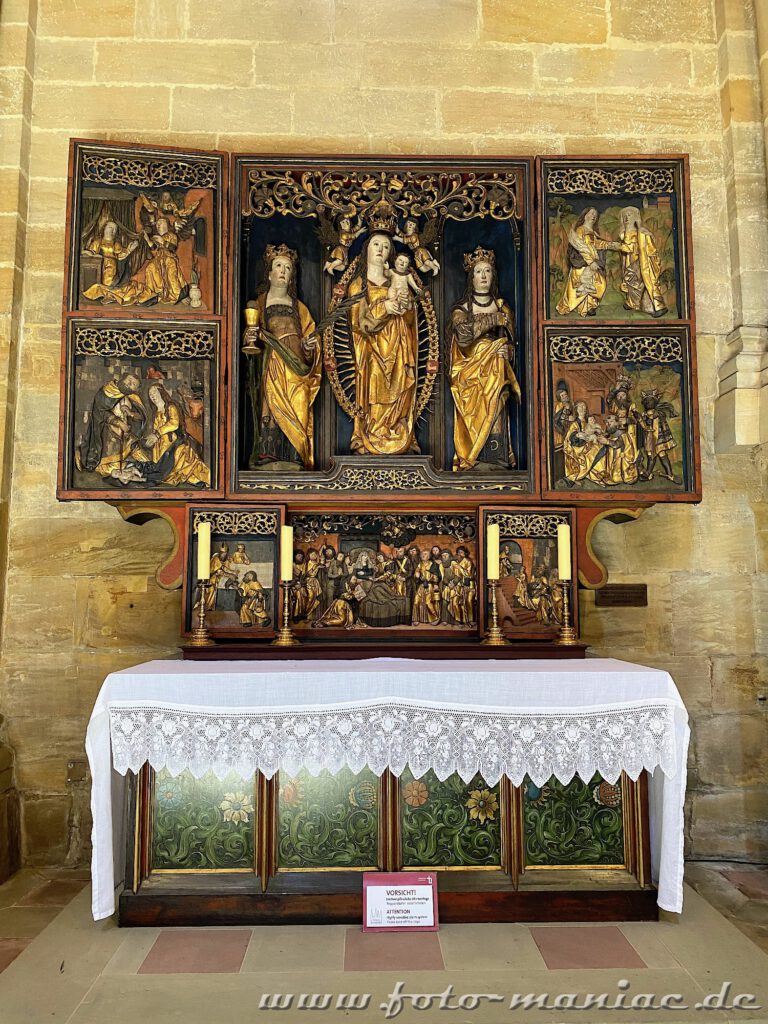Altar mit Heiligenbildern