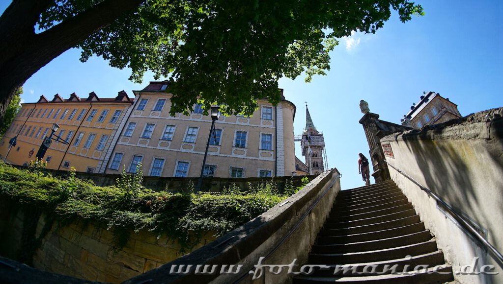 Steile Treppe führt zum Dom von Bamberg hinauf