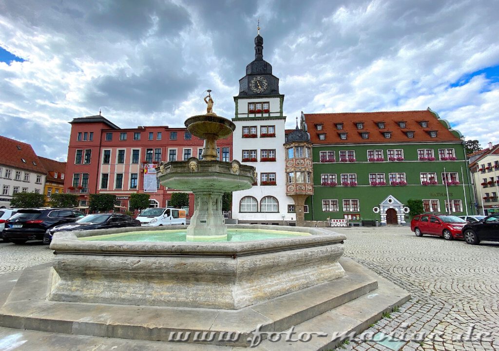 Rathaus von Rudolstadt mit Brunnen