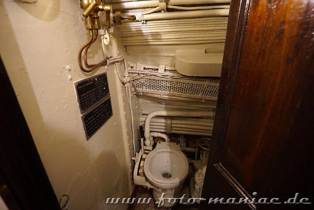 WC im U-Boot Lembit