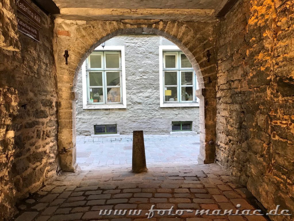 Sehenswert in Tallinn - Tor von der Katharinenpassage
