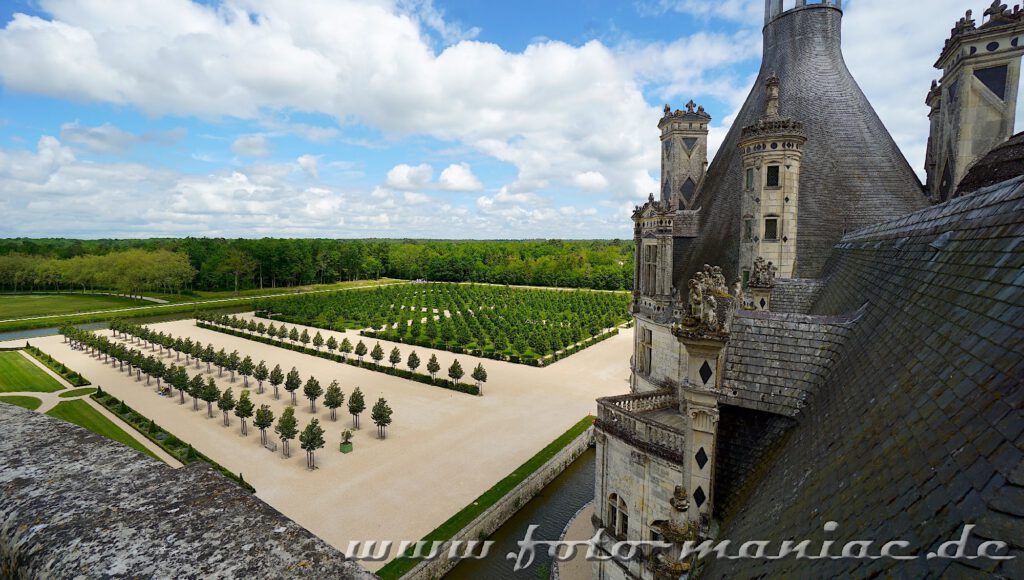 Blick in den Garten vom majestätischen Chateau Chambord