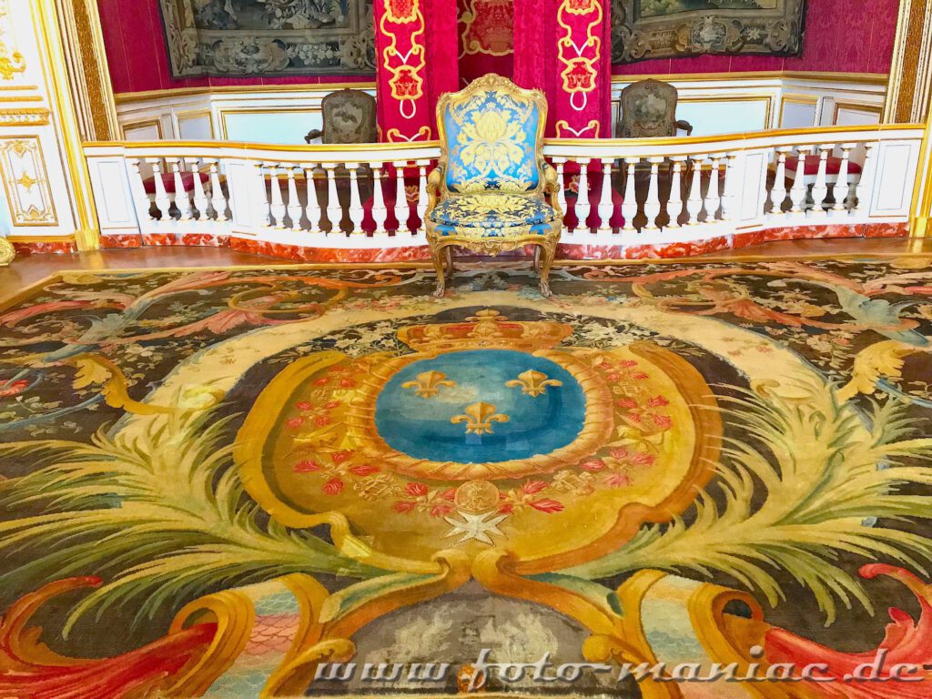 Prächtiger Teppich im Prunksaal vom majestätischen Chateau Chambord