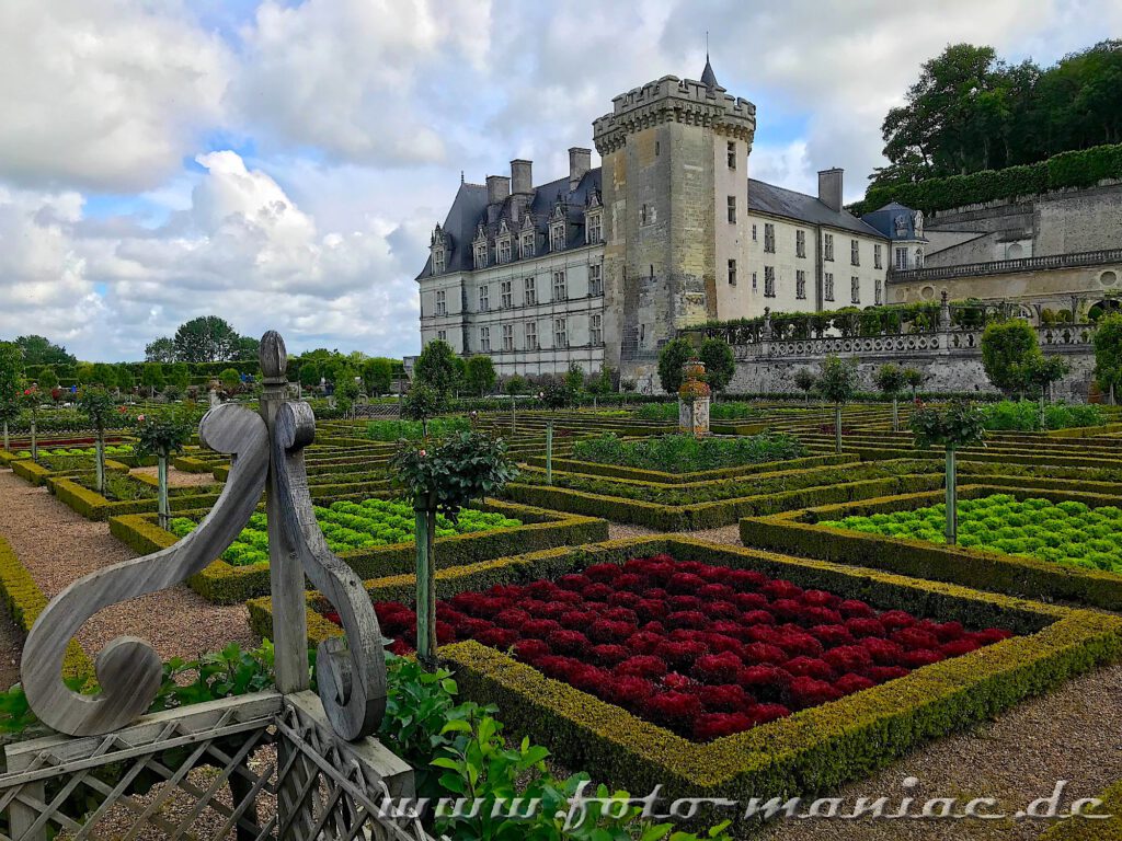 Akkurat gestaltete Gemüsebeete im Garten vom malerischen Chateau Villandry