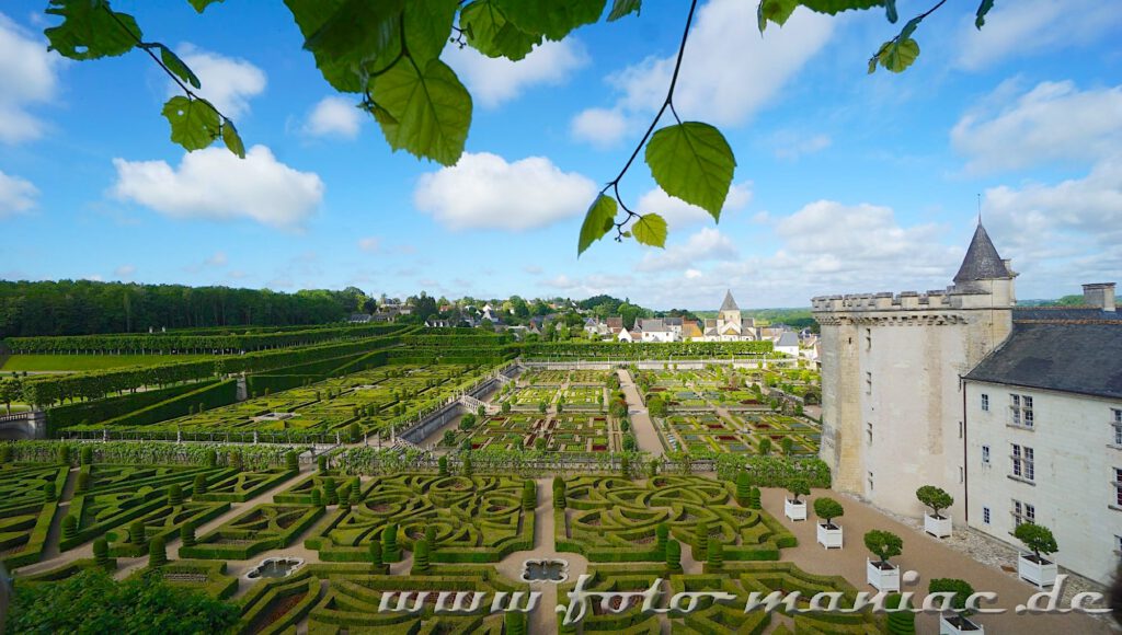 Blick auf die Gärten und Chateau Villandry
