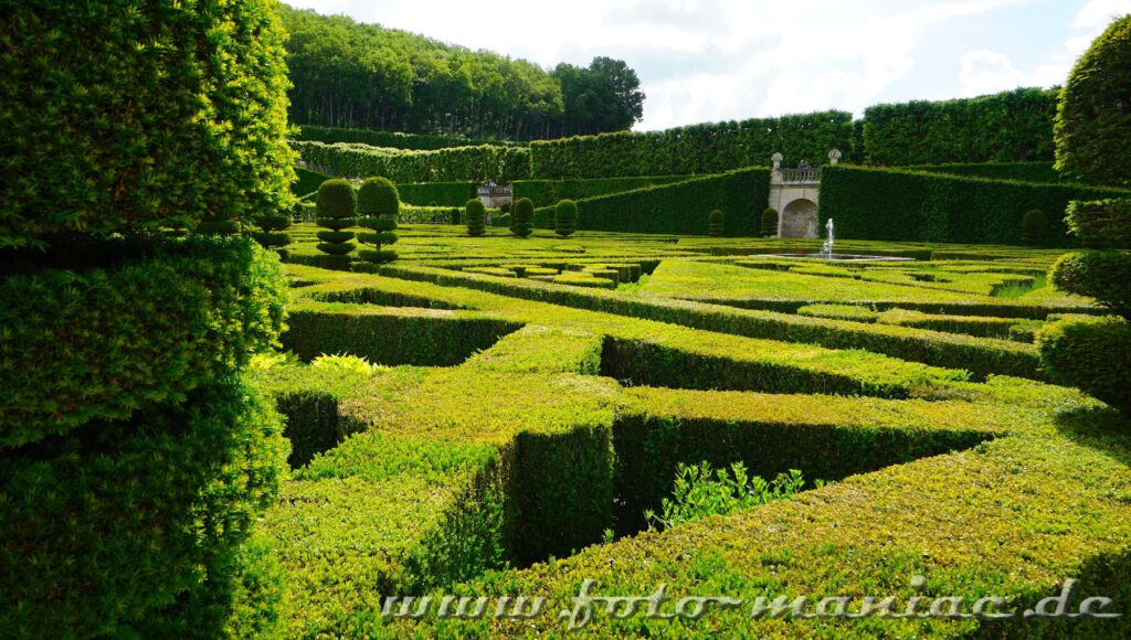 Eine Fontäne im Hecken-Labyrinth vom malerischen Chateau Villandry