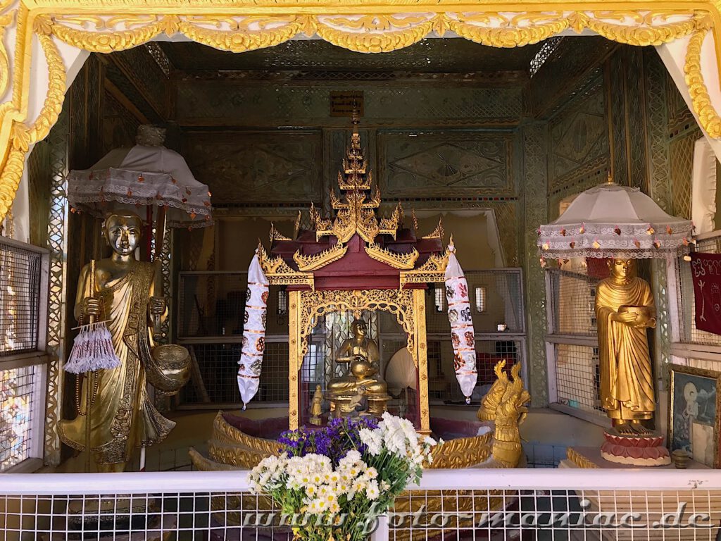 Altar in der Mahamuni-Pagode in Myanmar