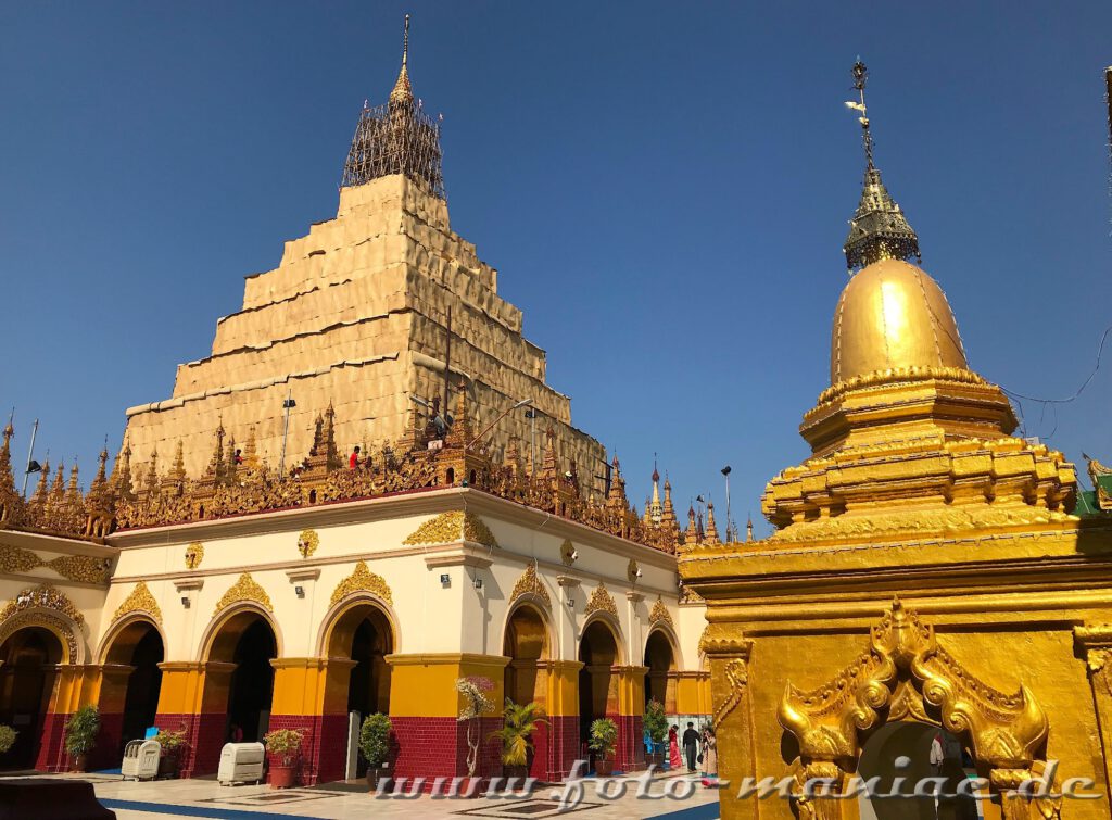 Die goldenen Dächer der Mahamuni-Pagode in Myanmar