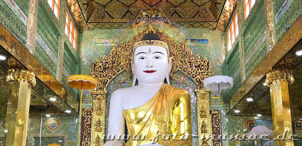 Zauber von Myanmar - Glanz wohin man schaut und im Zentrum der Buddha mit goldenem Gewand