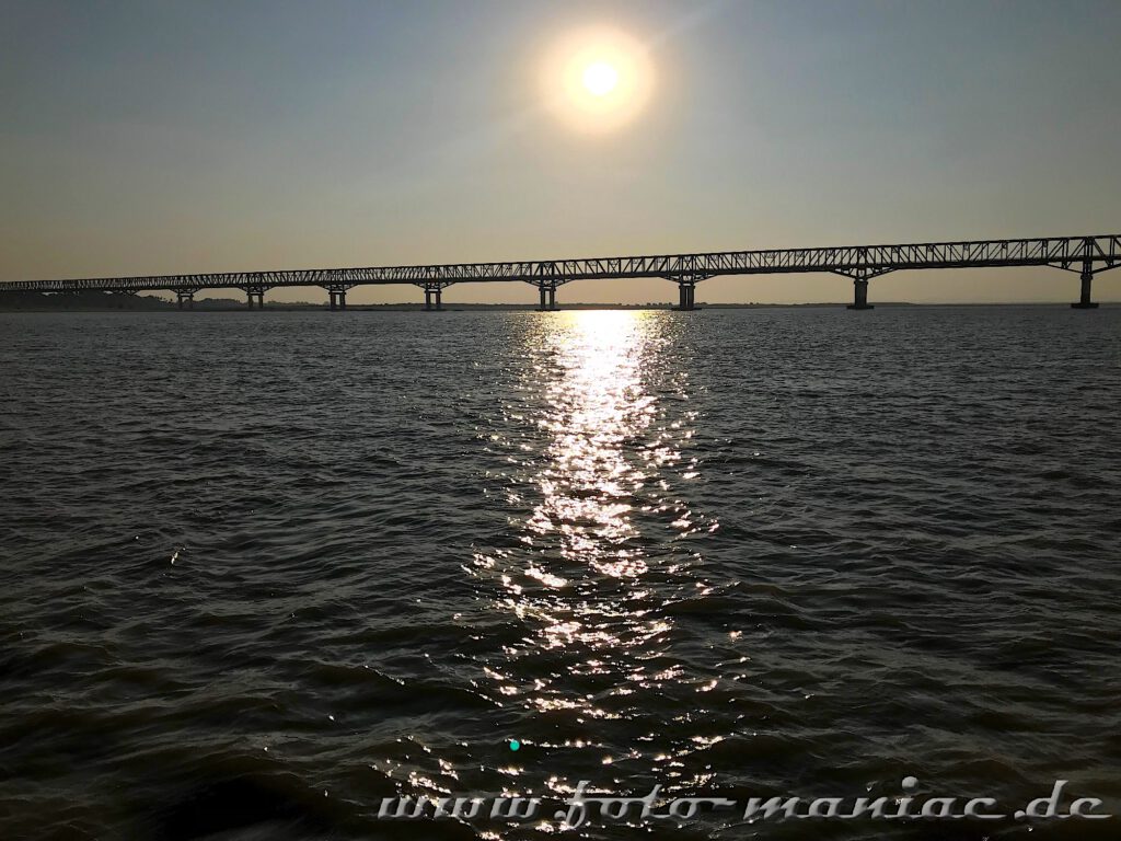 Brücke über dem Ayeyarway in Myanmar