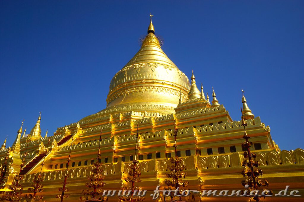 Tempel-Hopping in Bagan führt auch zur Shwezigon Pagode