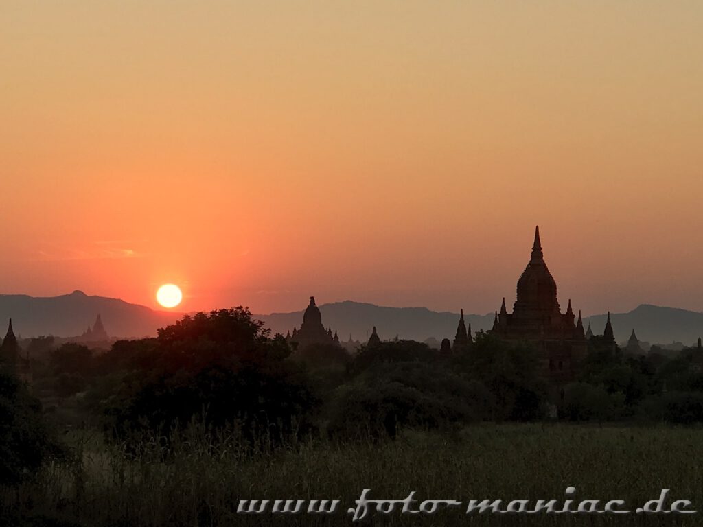 Tempel-Hopping in Bagan mit Sonnenuntergang