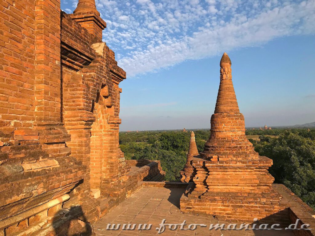Auf einem Tempeldach in Bagan