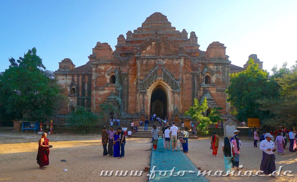 Tempel-Stadt Bagan Eingan zum Dhammayangyi Tempel