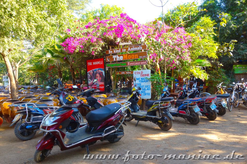 Mopeds sind ein wichtiges Verkehrsmittel in Myanmar