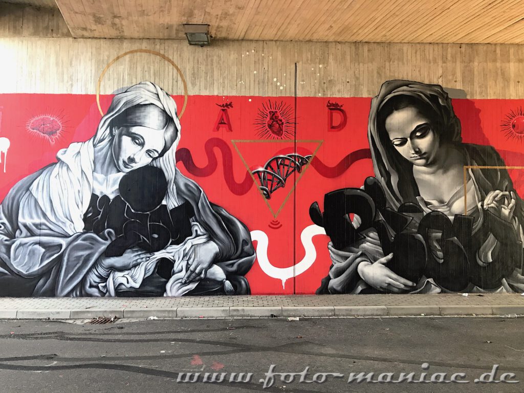 Graffito mit zwei Madonnas