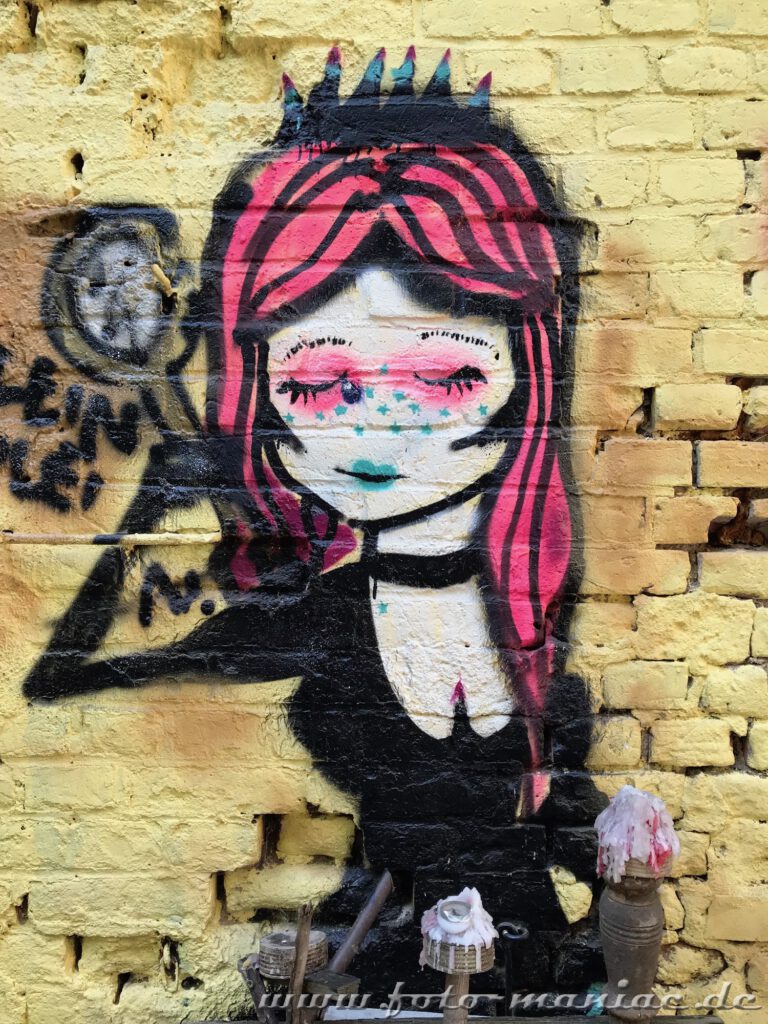 Graffiti-Prinzessin mit Spiegel