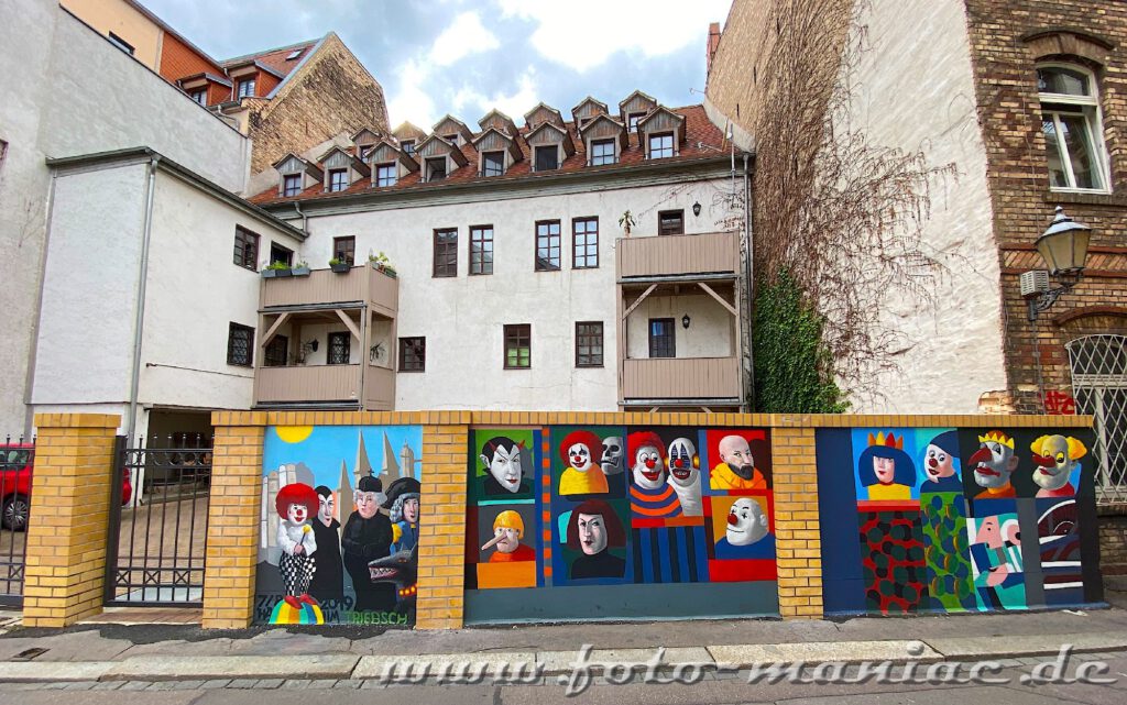Schöne Graffiti in Halle - Phantasiefiguren auf einer Mauer