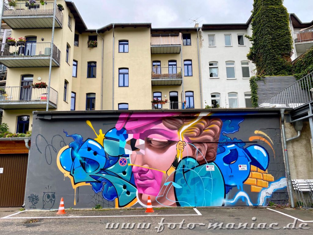Schöne Graffiti in Halle - Gesicht an einer Mauer