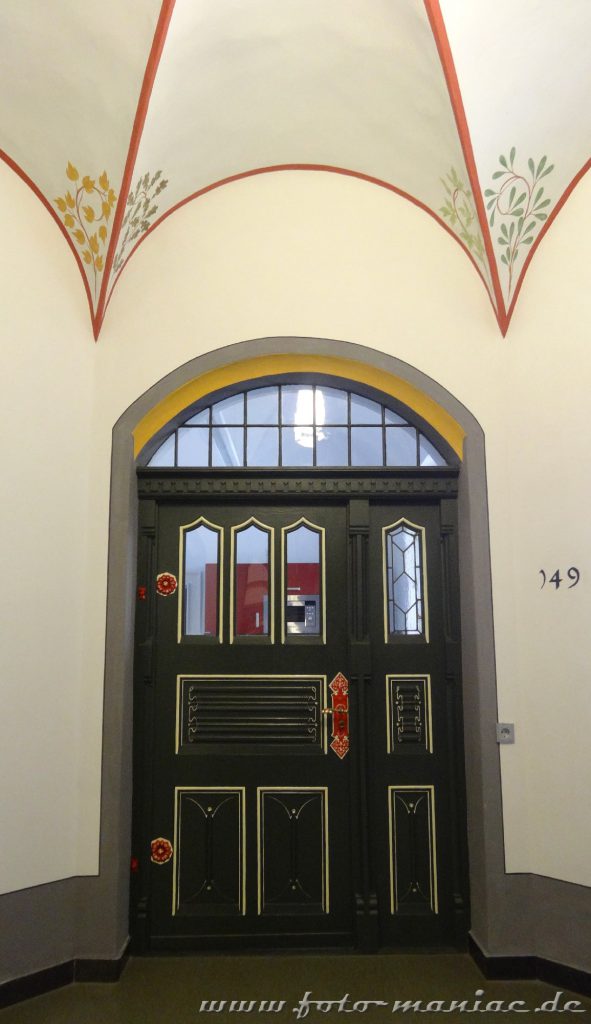 Schön dekorierte Türen im prachtvollen Landgericht in Halle