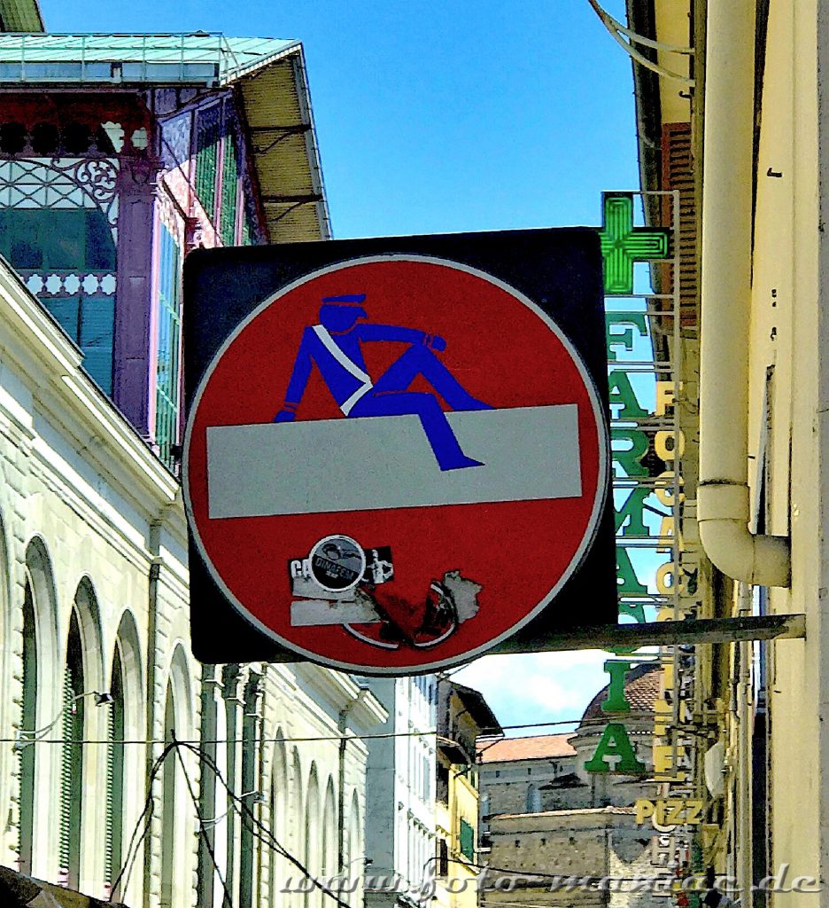 Streetart: Witzige Verkehrsschilder in Florenz