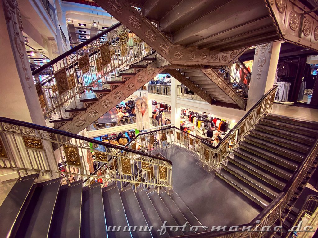 Sehenswerte Treppen: Im Kaufhaus Halle