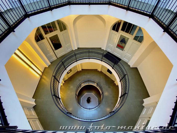 Hamburgs schöne Spiralen - Treppenhaus im Afrikahaus