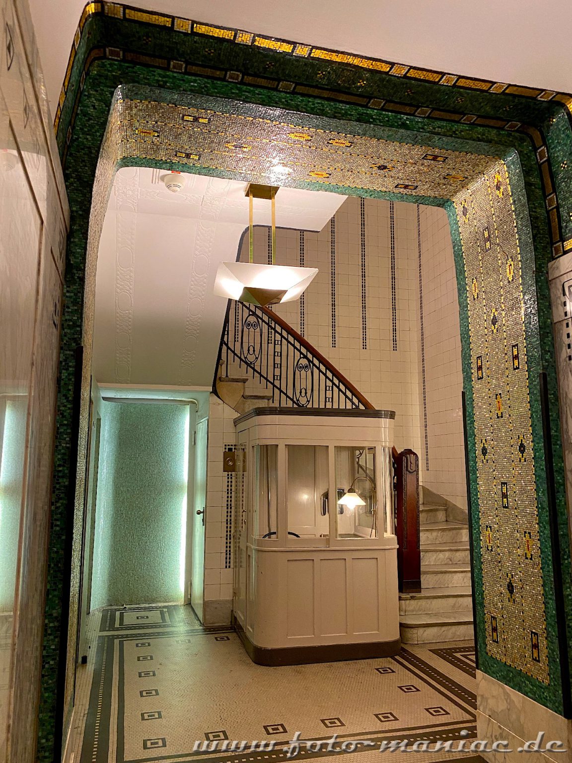 Hamburgs schöne Spiralen - eine Suche nach fotogenen Treppenhäusern