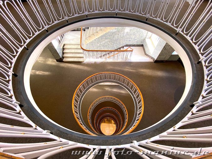 Hamburgs schöne Spiralen - auch die Esplanade hat ein tolles Treppenhaus
