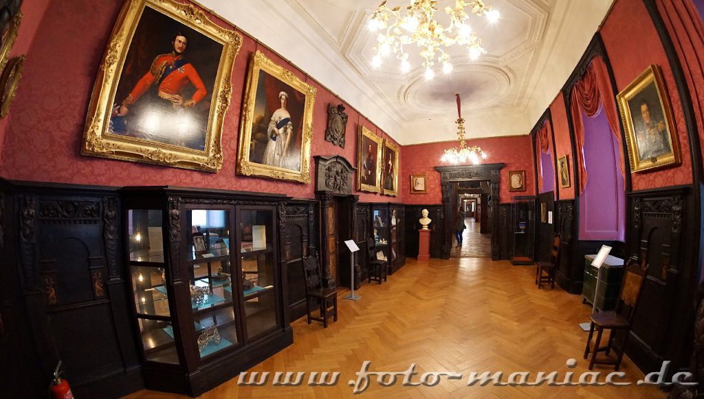 Galerie und Vitrinen im Schloss Friedenstein in Gotha
