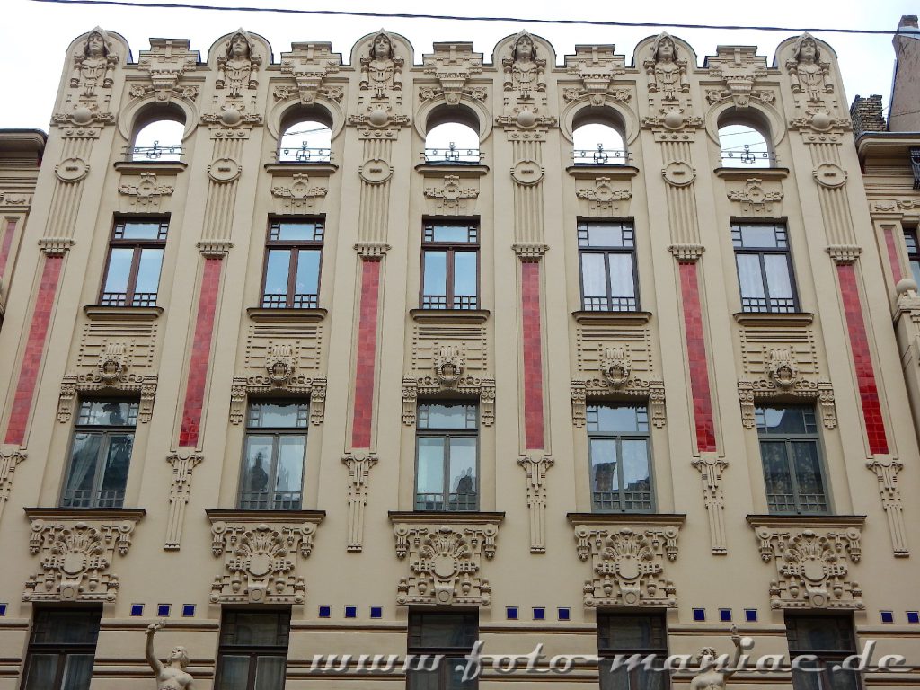 Das schmucke Riga: Viele Ornamente an Jugendstilfassade