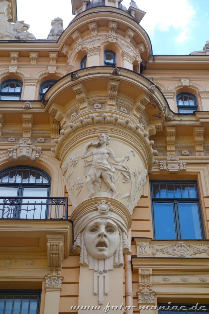 Das schmucke Riga - Reiche Ornamentik an einer Jugendstilfassade