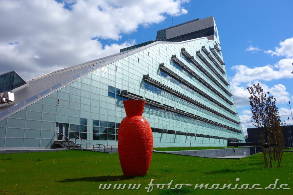 Das schmucke Riga: Blick auf das moderne Gebäude der lettischen Nationalbibliothek