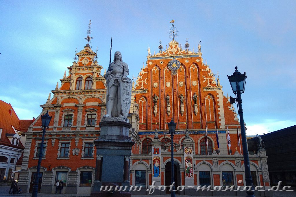 Das schmucke Riga: Das Schwarzhäupterhaus bei Sonnenuntergang