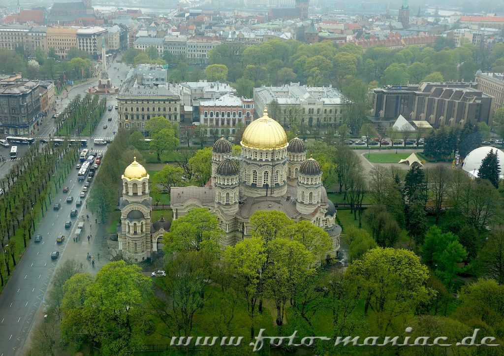 Das schmucke Riga: Golden glänzen die Kuppeln der Geburtskathedrale