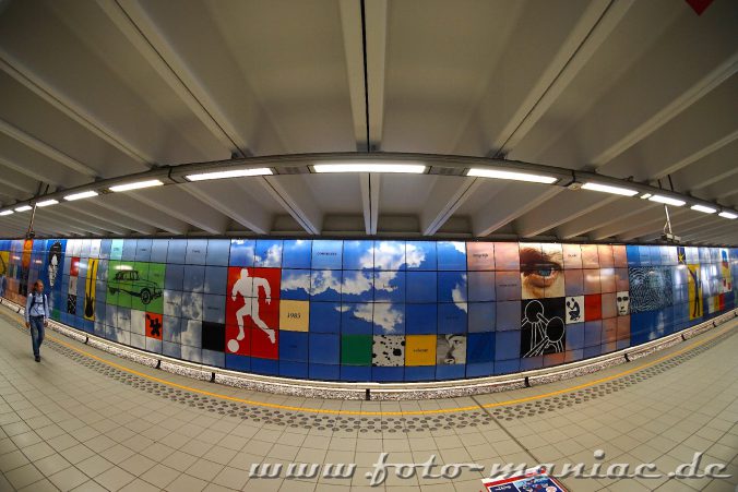 Grafiken in einer U-Bahn-Station in Brüssel