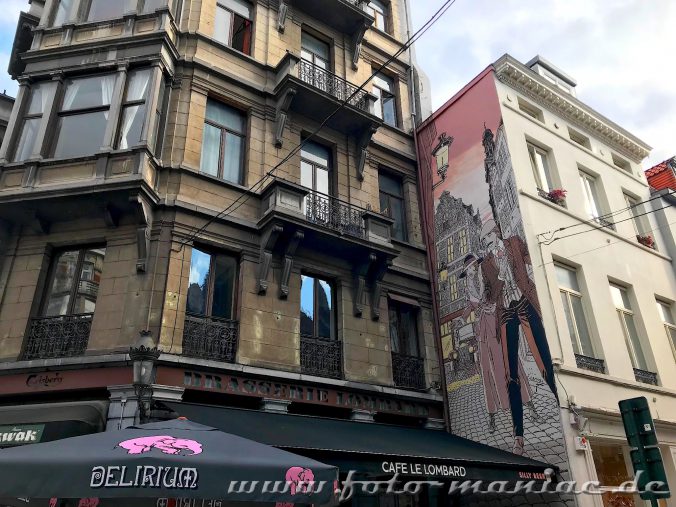 Mit Figurenpaar bemalte Hauswand gehören zu Brüssels Schokoladenseiten