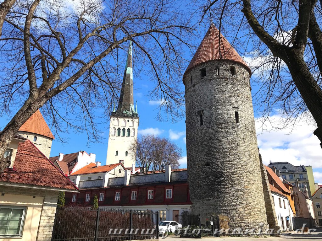 Überall stößt man in der Altstadt von Tallinn auf die Türme, die zur Stadtmauer gehören