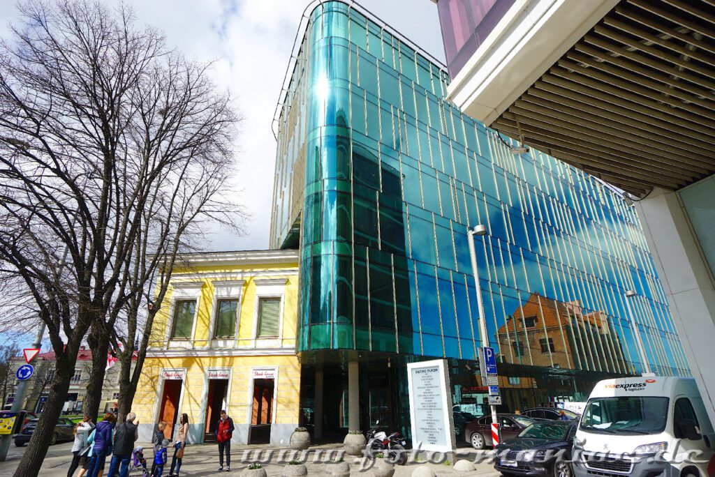 Sehenswert in Tallinn - moderne Fassaden verbinden sich mit alten Gebäuden