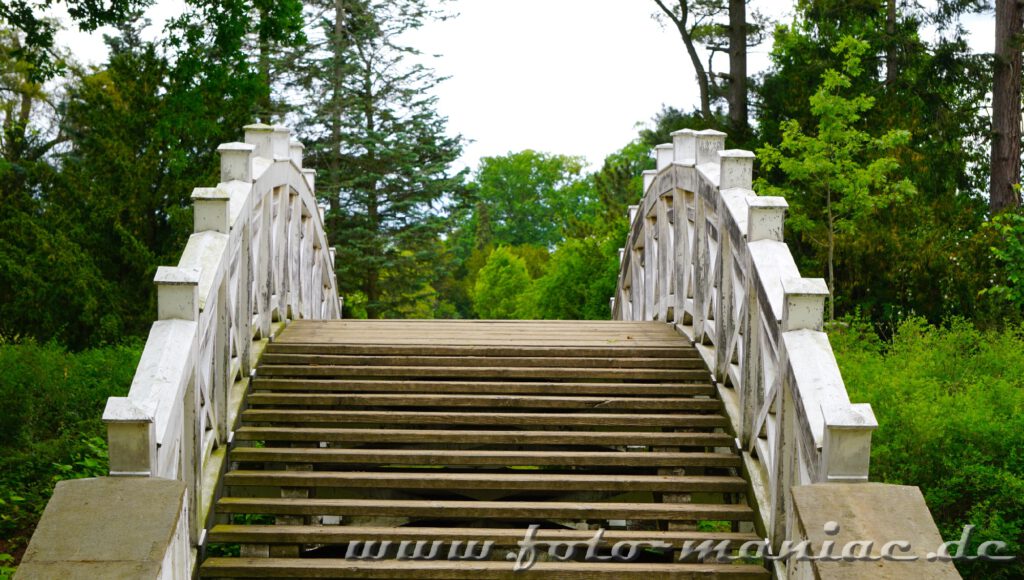 Treppenaufgang der weiße Brücke im romantischen Wörlitzer Park