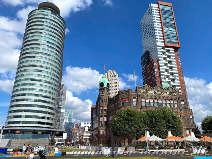 Hotel New York in Rotterdam zwischen Hochhäusern