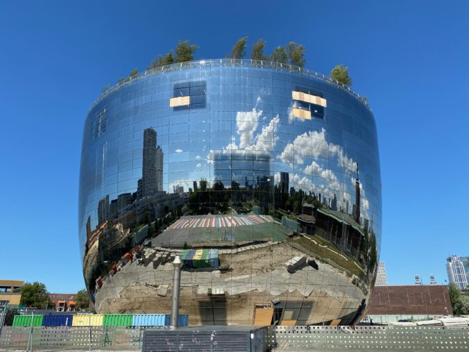 Wie eine überdimensionale Salatschüssel sieht das Boijmans van Beuningen Museum aus. Es gehört zu Rotterdams Architektur