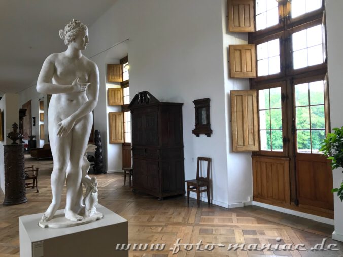 Nackte Venus im idyllischen Chateau Chenonceau