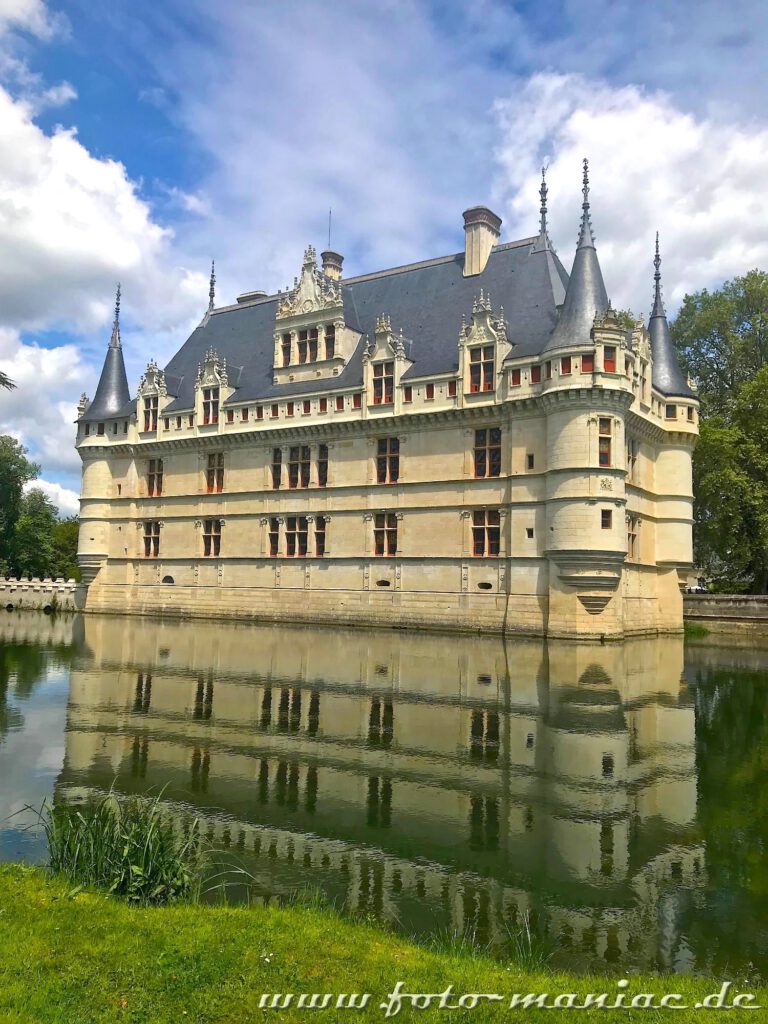Schöne Spiegelung vom traumhaften Chateau Azay-le-Rideau