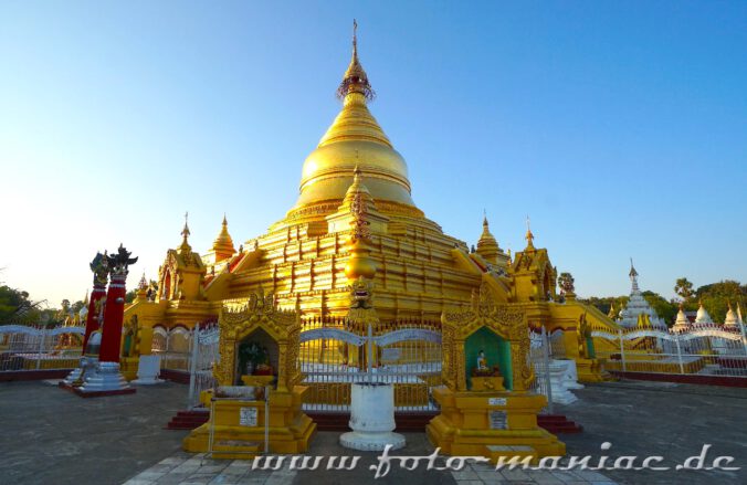 Goldglänzende Kuthodaw-Pagode in Myanmar