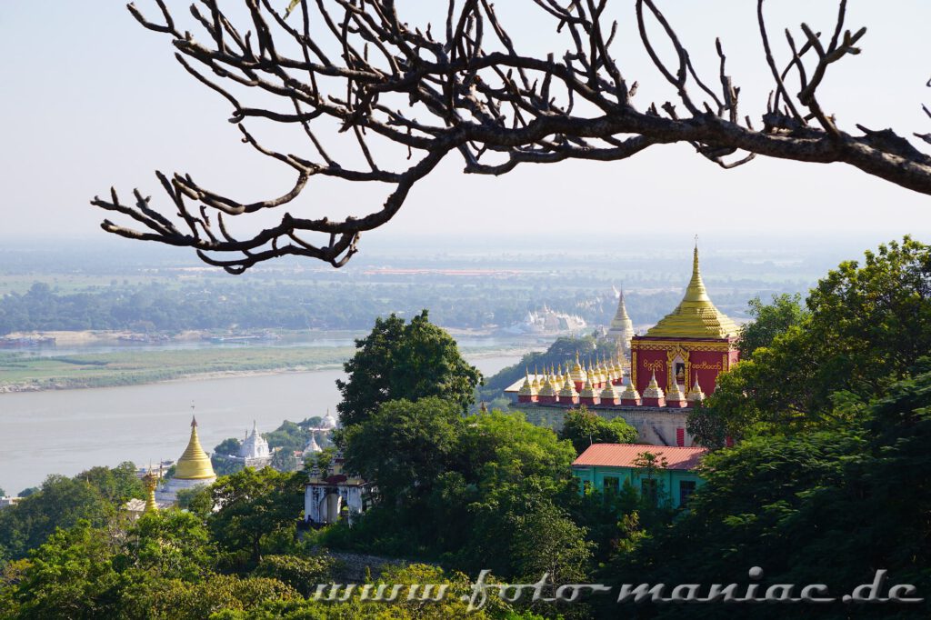 Blick vom Sagaing Hill auf andere Pagoden